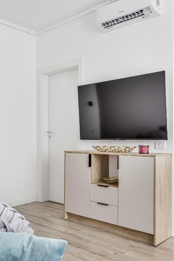Elegant Apartment Near Afi & Atrium Mall Arad Esterno foto