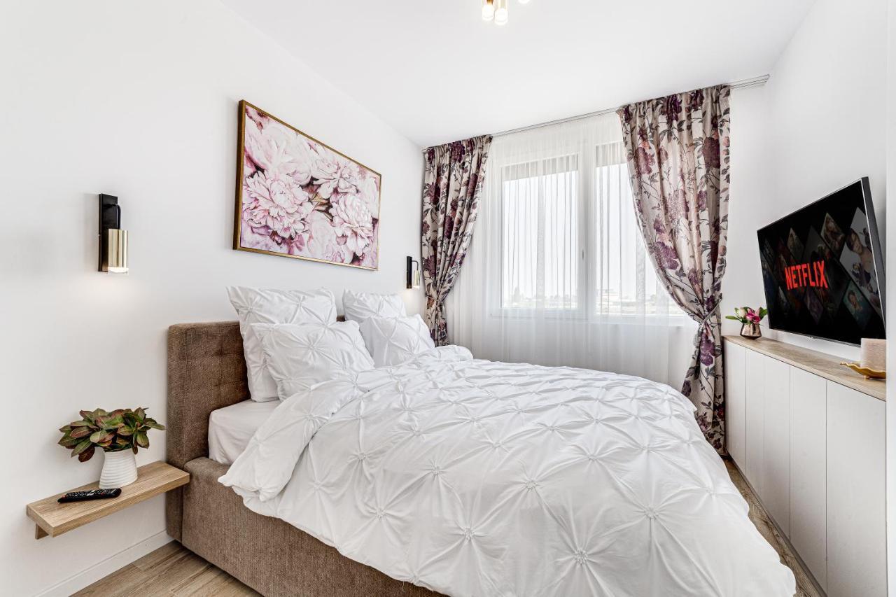 Elegant Apartment Near Afi & Atrium Mall Arad Esterno foto
