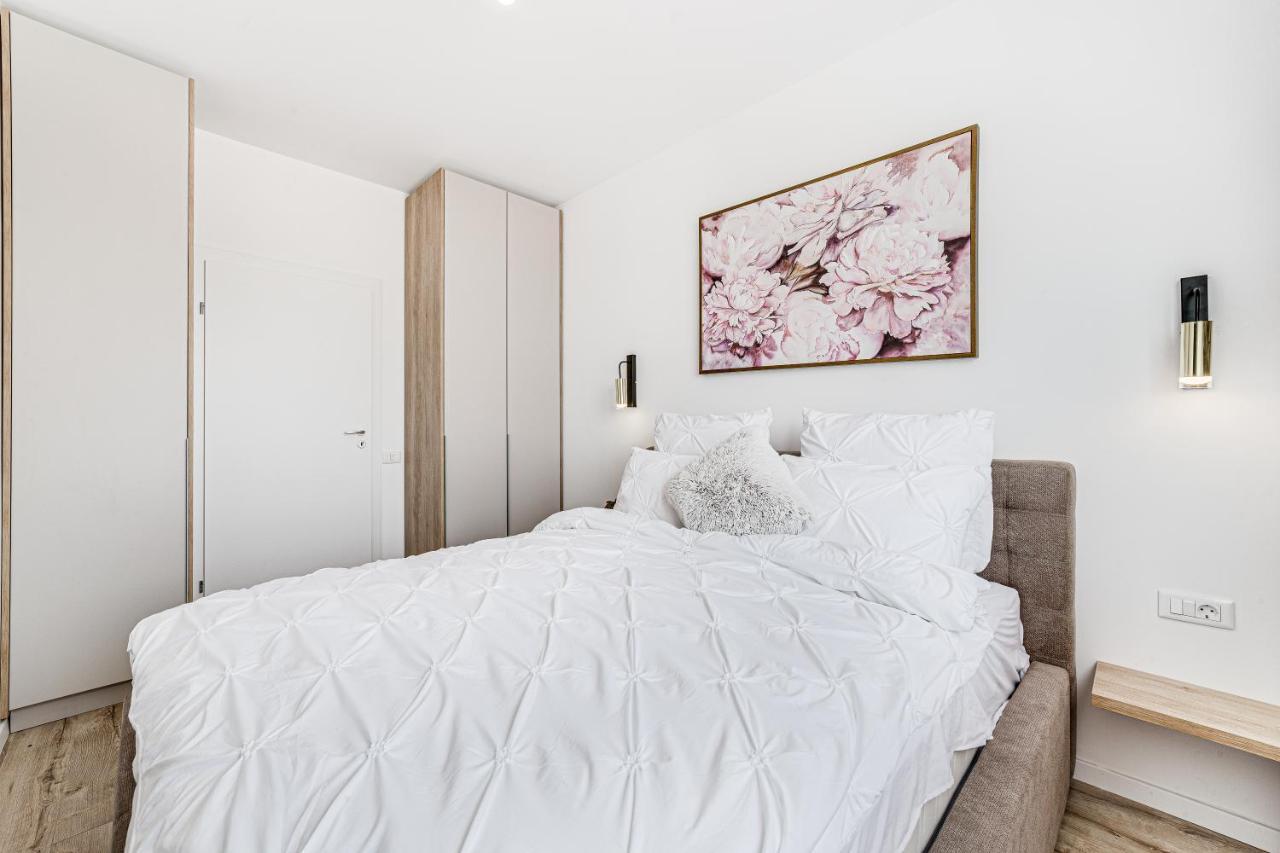 Elegant Apartment Near Afi & Atrium Mall Arad Esterno foto