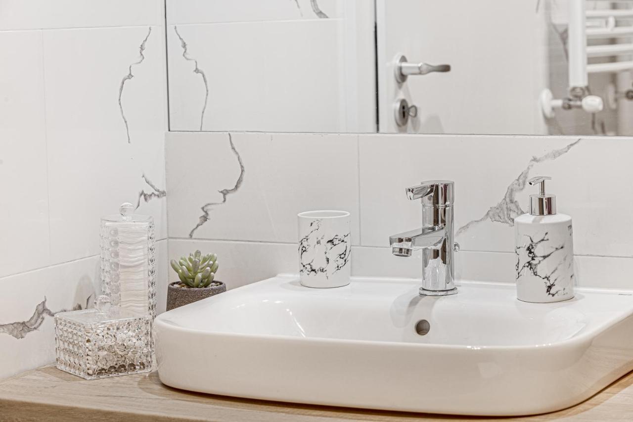 Elegant Apartment Near Afi & Atrium Mall Arad Esterno foto